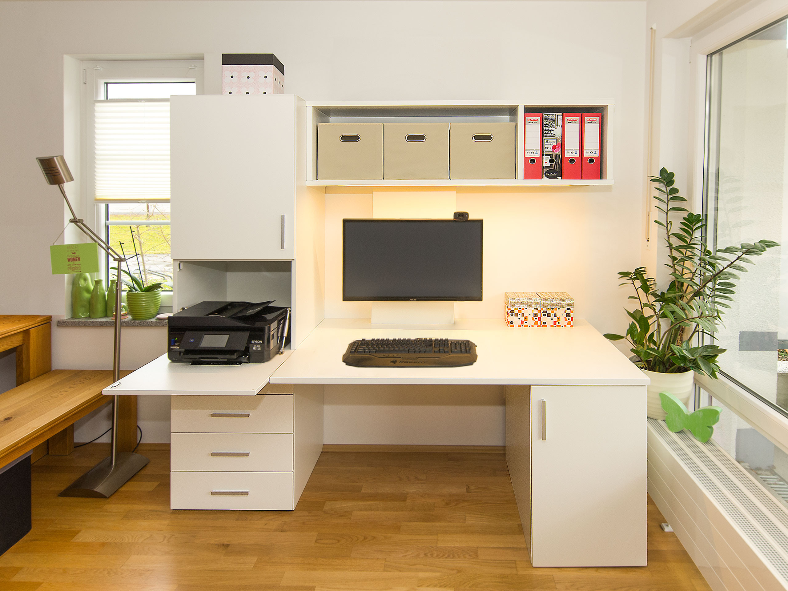 Wohnwand Mit Schreibtisch Als Arbeitsplatz Im Wohnzimmer | Urbana in Schreibtisch Im Wohnzimmer